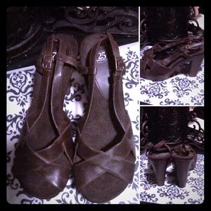 3/$25 725 9 (9.-9.5 FIT)thick heels /open toe 5” heels